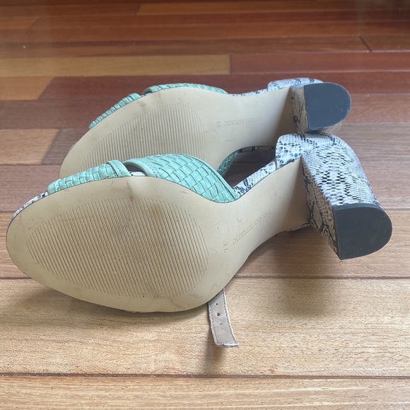 Banana Republic Milania Sandal - Picture 2 of 4